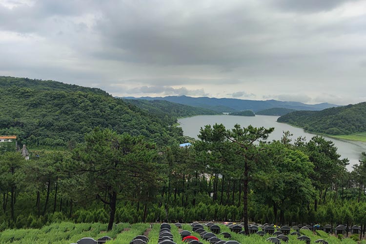 遼寧大河貝生態息園給逝者一片靈魂安息的青山綠水之地！